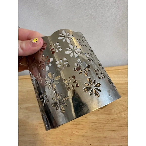 Metal Floral Candle Holder - Picture 5 of 7